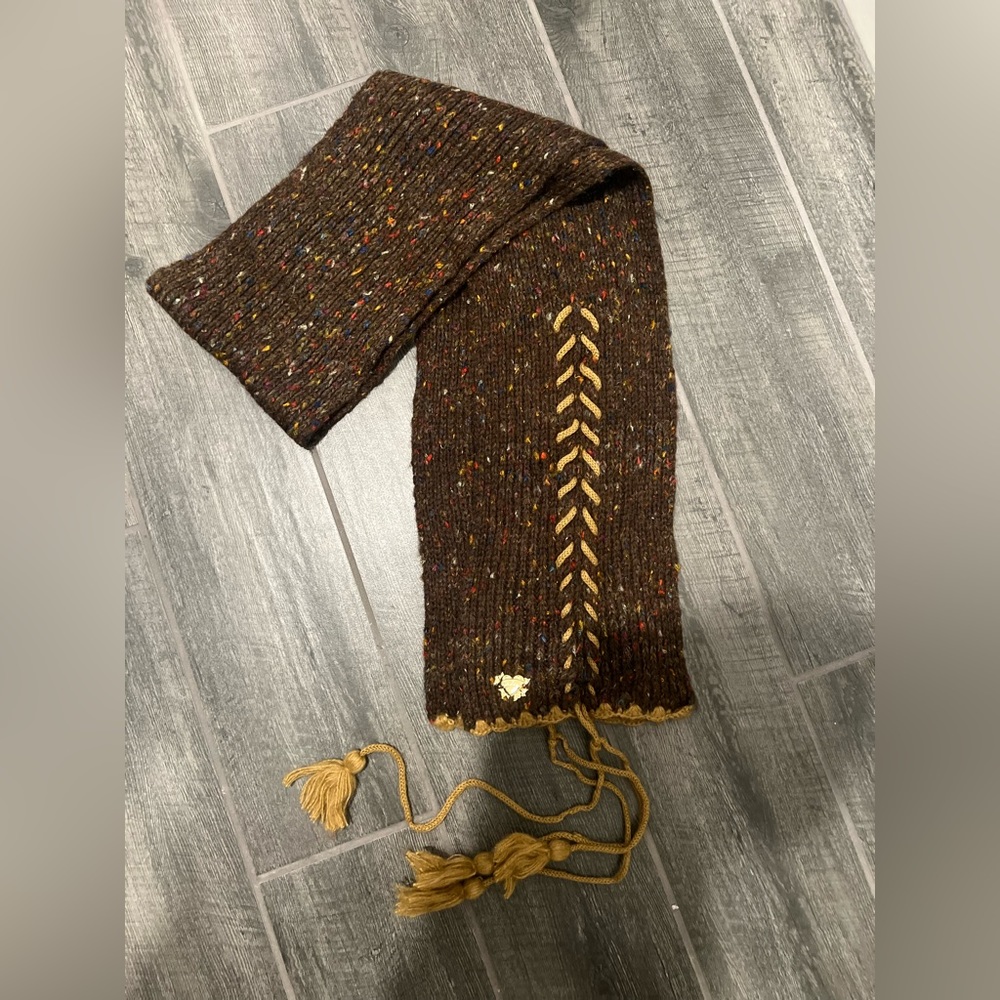Betsey Johnson hassles‎ tie scarf